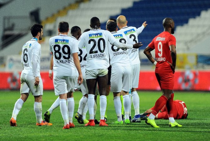 Akhisarspor Avantajı Kaptı