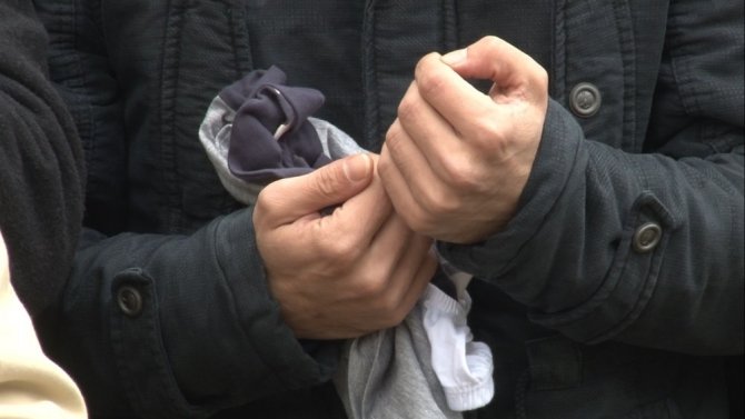 Oğlunun Kıyafetini Bir An Olsun Elinden Bırakmadı