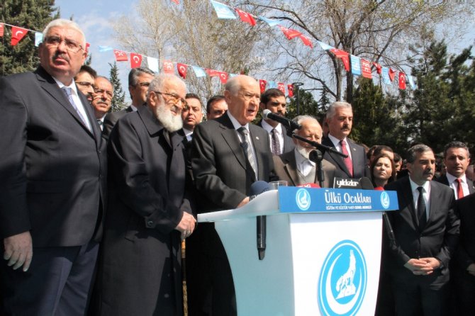 Onbinlerce Seveni Başbuğu Kabri Başında Andı