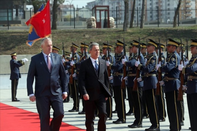 Bakan Akar, Kosova’da Askeri Törenle Karşılandı