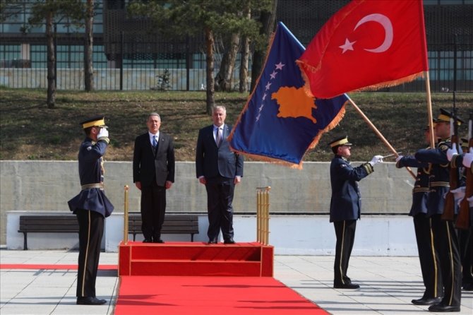 Bakan Akar, Kosova’da Askeri Törenle Karşılandı