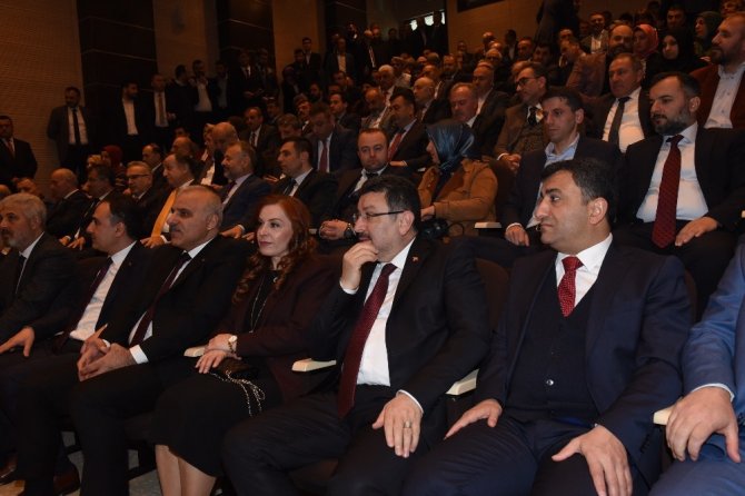 Eski Başkana Çiçek Yerine Dekont Verdi