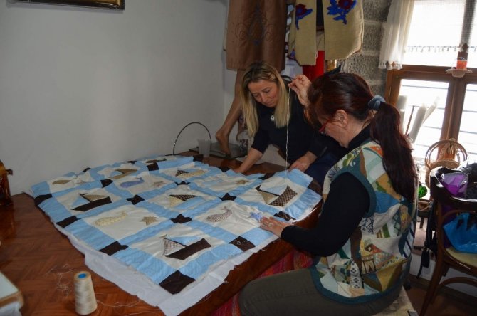 Yorganlara İşlenen Nakışlar, Yelek Ve Ceket Üzerine Uygulanıyor