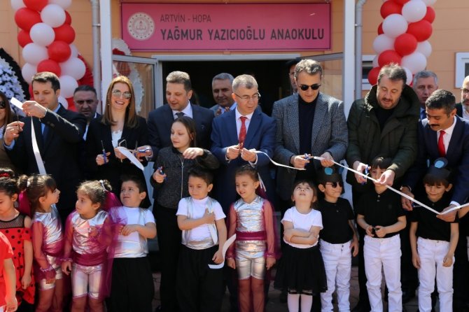 Beşiktaş Kulübü Başkanı Fikret Orman Memleketi Hopa’da Anaokulu Açılışına Katıldı