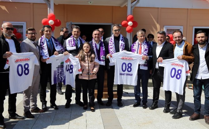 Beşiktaş Kulübü Başkanı Fikret Orman Memleketi Hopa’da Anaokulu Açılışına Katıldı