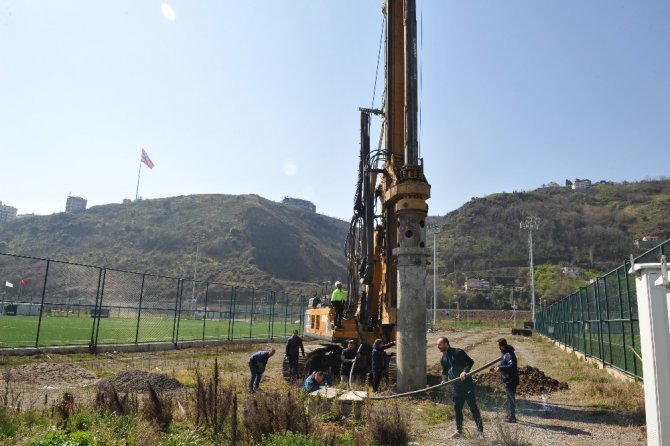Akyazı Şenol Güneş Kompleksi İçinde Yapılacak Olan Çift Yönlü Tribünün İnşaatına Başlandı