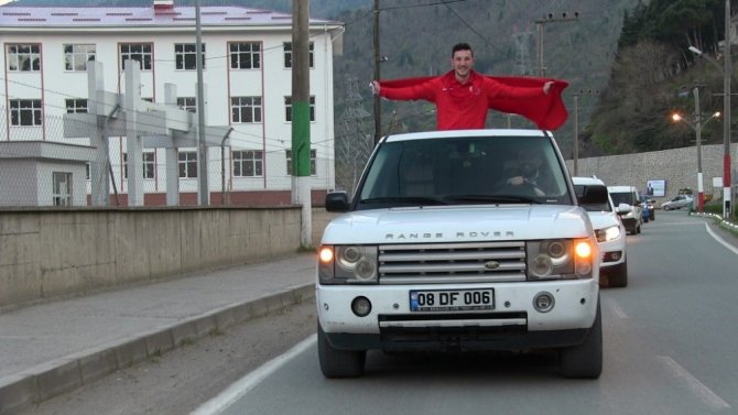 Artvin’ın Gururu Konvoyla Karşılandı