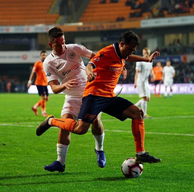 Spor Toto Süper Lig: Medipol Başakşehir: 0 - Konyaspor: 0 (İlk Yarı)