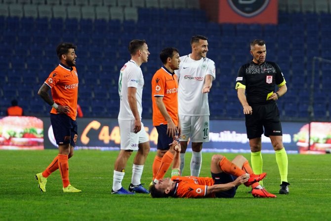 Spor Toto Süper Lig: Medipol Başakşehir: 0 - Konyaspor: 0 (İlk Yarı)