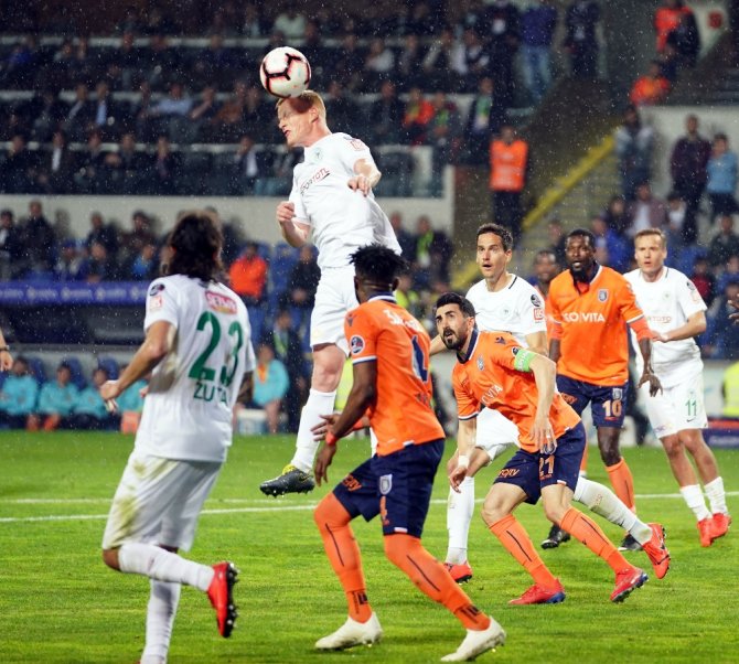 Başakşehir Şampiyonluk Yolunda Bir Engeli Daha Aştı