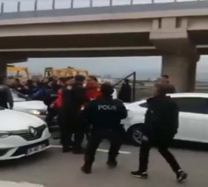 Oyuncu Ve Taraftarlar Birbirine Girdi