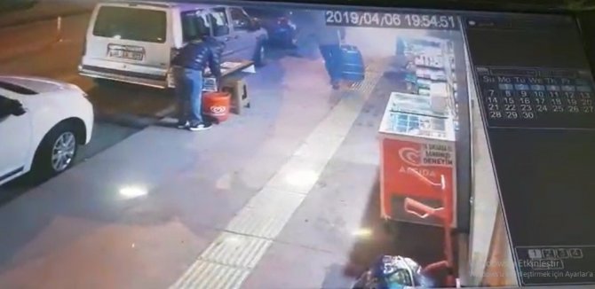 Bu Da Bavul Hırsızı !