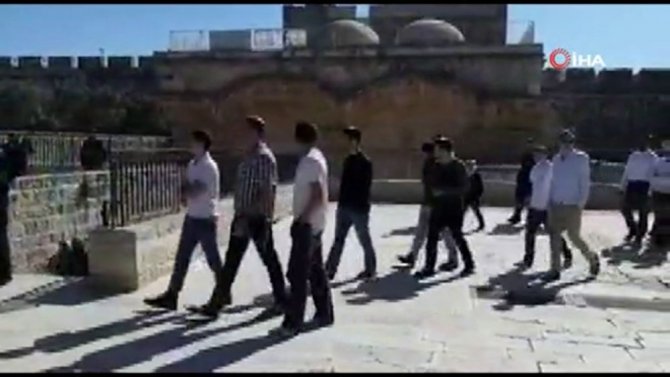 İsrail Tarım Bakanı Ariel, Mescidi Aksa’ya Baskın Düzenledi