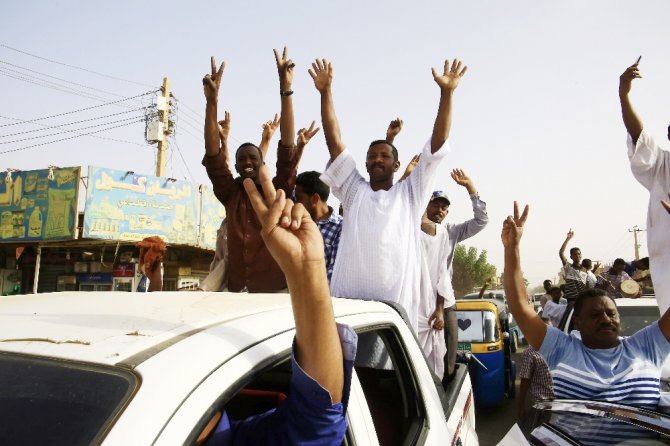 Sudan Halkı Sivil Darbe Yaptı 