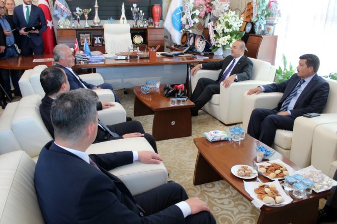 Bakan Çavuşoğlu’ndan Belediye Ziyaretleri