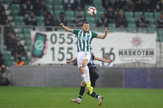 İlk Yarı Sessiz Bitti