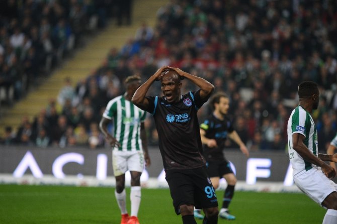 İlk Yarı Sessiz Bitti