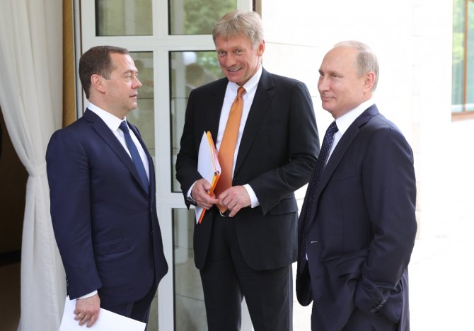 Medvedev Ve Peskov’un Yıllık Maaşları Putin’den Daha Fazla