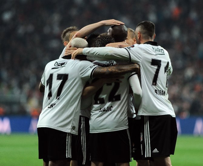 İlk Yarı Berabere Sona Erdi