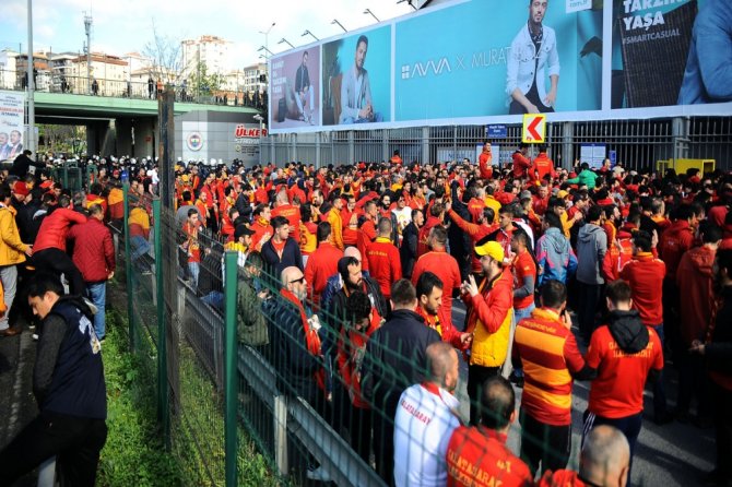 Galatasaraylı Taraftarlar Stada Geldi