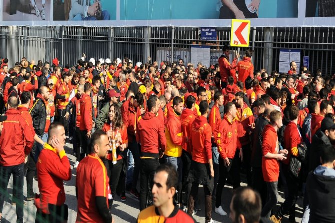 Galatasaraylı Taraftarlar Stada Geldi