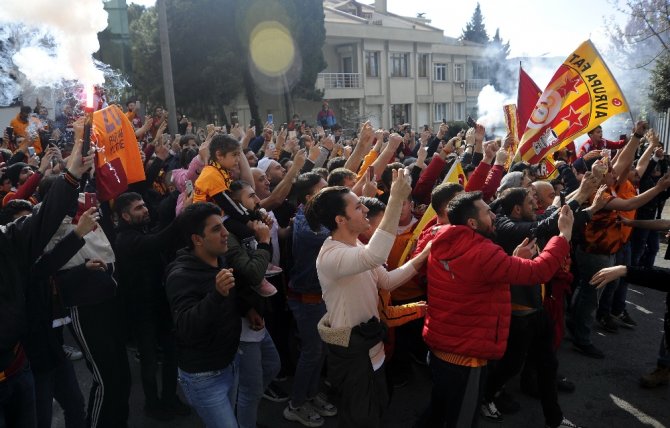 Galatasaray, Kadıköy’e Hareket Etti