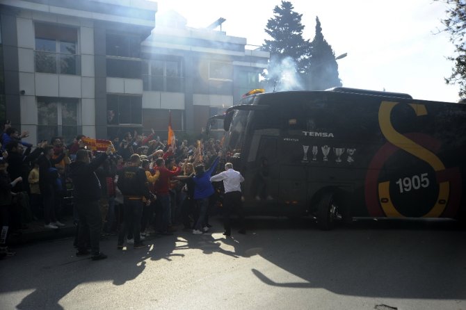 Galatasaray, Kadıköy’e Hareket Etti