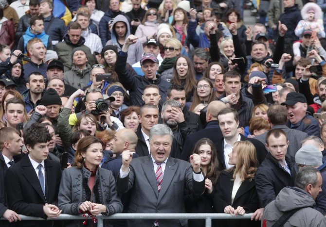 Poroşenko’nun Halk Önünde Tartışmaya Davet Ettiği Zelenskiy Gelmedi
