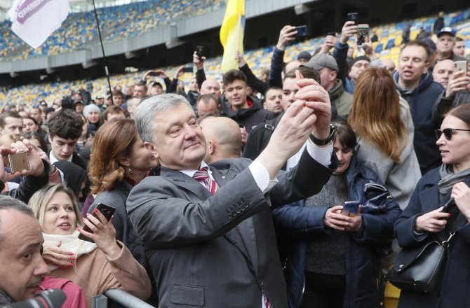 Poroşenko’nun Halk Önünde Tartışmaya Davet Ettiği Zelenskiy Gelmedi