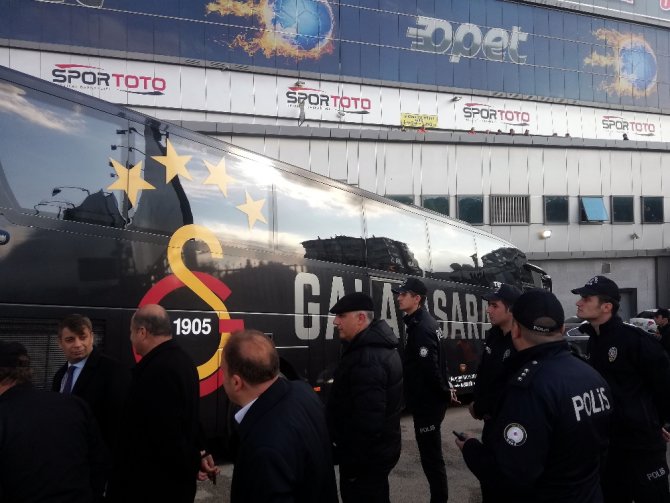 Takımlar Stada Geldi