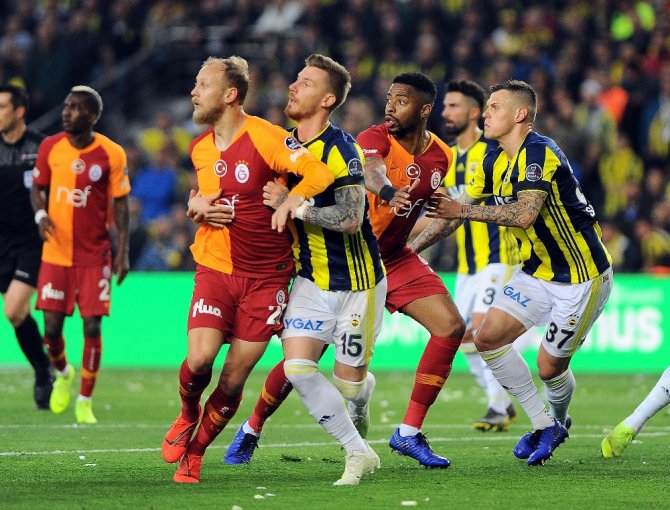 Spor Toto Süper Lig: Fenerbahçe: 0 - Galatasaray: 0 (İlk Yarı)