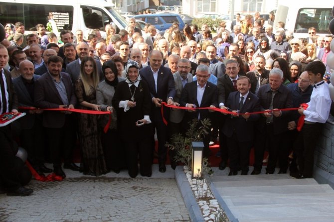 Siyaset Ve İş Dünyası Bu Açılışta Buluştu