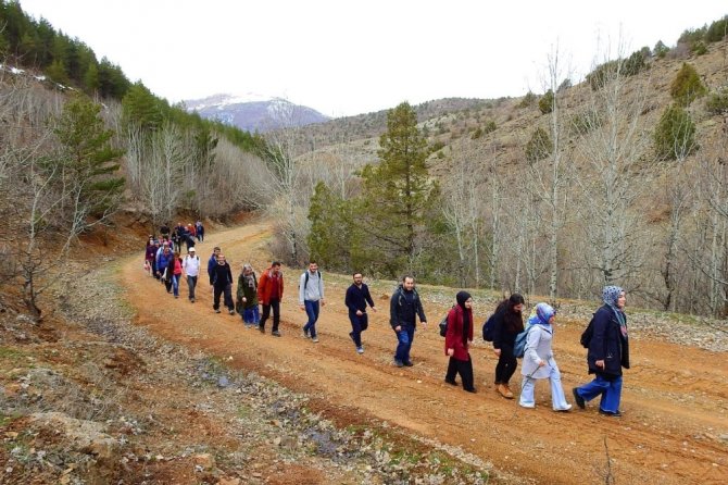 Gümüşhaneli Dağcılardan Kelkit’te Bahar Yürüyüşü