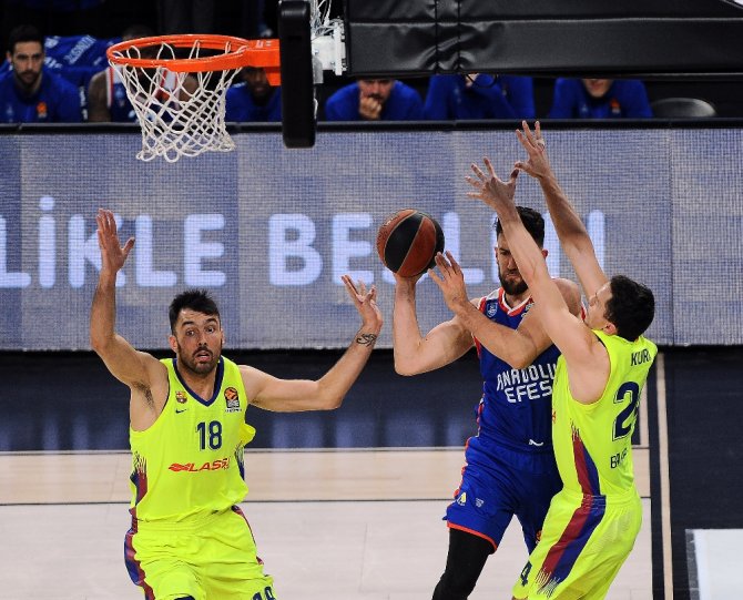 Thy Euroleague: Anadolu Efes: 75 - Barcelona Lassa: 68