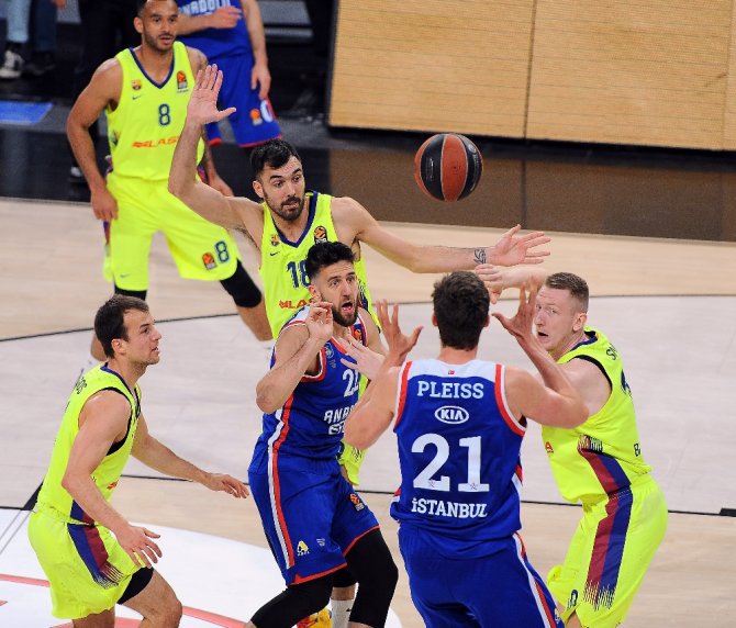 Thy Euroleague: Anadolu Efes: 75 - Barcelona Lassa: 68