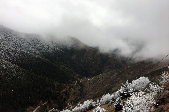 Gümüşhane’nin Yüksekleri Beyaza Büründü