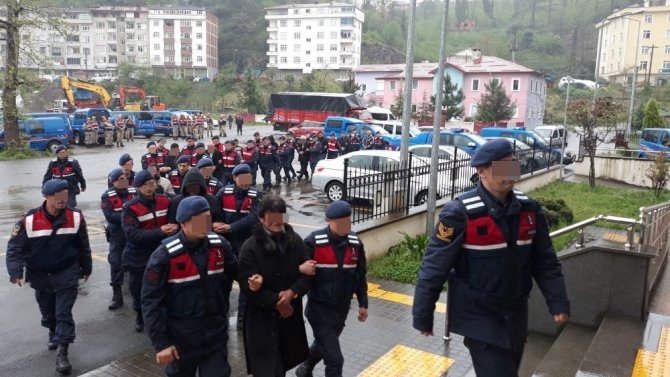 Trabzon’da Jandarmadan Uyuşturucu Tacirlerine Şafak Baskını