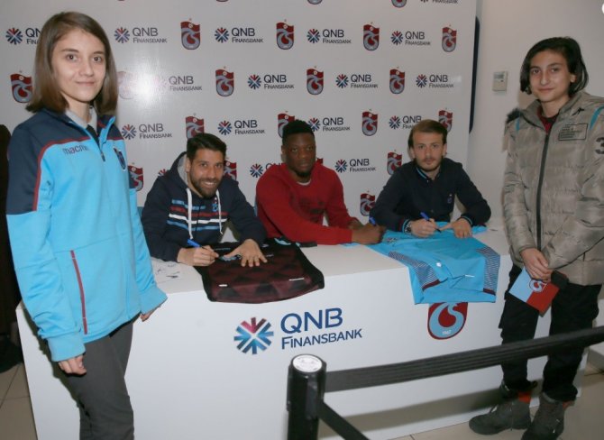 Trabzonsporlu Oyuncular İmza Gününe Katıldı