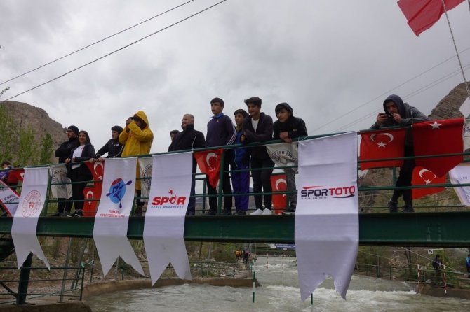Yusufeli Akarsu Kano Slalom Bahar Kupası Yarışları Başladı