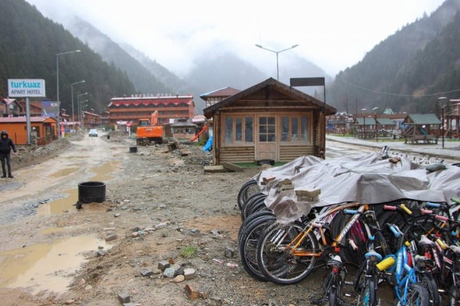 Uzungöl 9 Günlük Bayram Tatiline Yetiştirilmeye Çalışılıyor