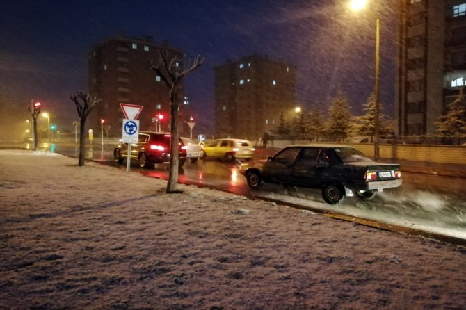 Konya’da Nisan Ayında Kar Yağışı