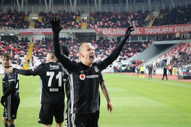 Spor Toto Süper Lig: Dg Sivasspor: 1 - Beşiktaş: 1 (İlk Yarı)