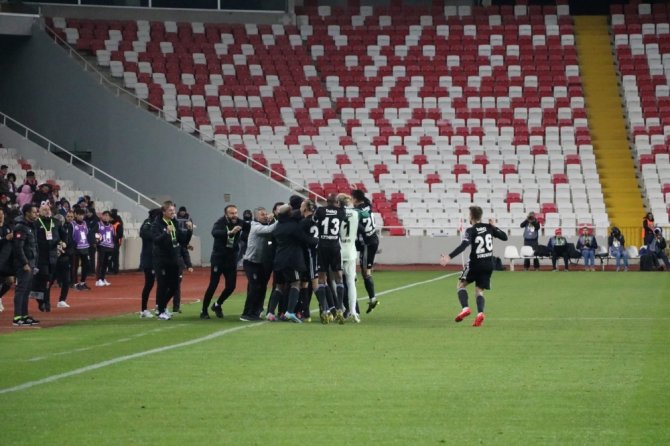Spor Toto Süper Lig: Dg Sivasspor: 1 - Beşiktaş: 2 (Maç Sonucu)