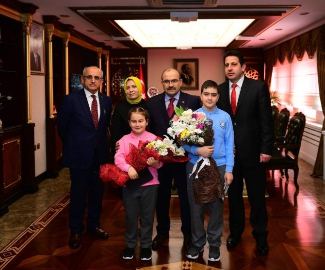 Trabzon’da, 23 Nisan Ulusal Egemenlik Ve Çocuk Bayramı Kutlamaları