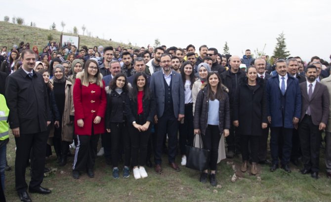 Bakanlık Tarafından Fidan Dikimi Ve Uçurtma Şenliği Düzenlendi