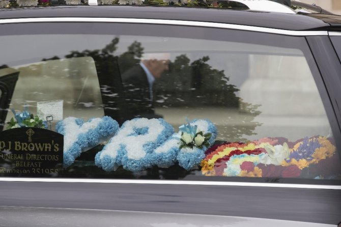 Öldürülen Gazeteci Mckee Son Yolculuğuna Uğurlandı
