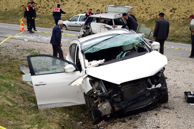 Nişanlısıyla Tartışan Sürücü Felakete Yol Açtı: 2 Ölü
