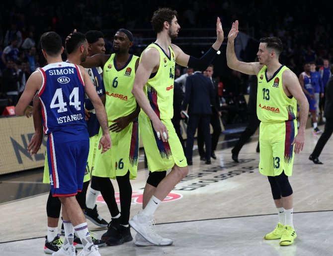 Anadolu Efes, Barcelona’yı Deplasmanda Ezdi Geçti