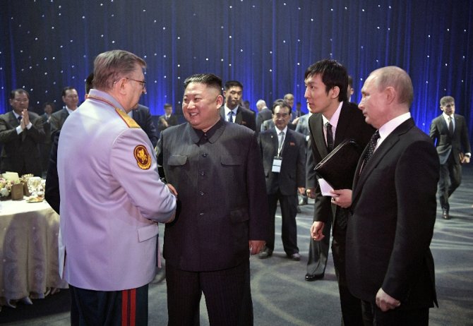 Putin, Kuzey Kore Liderinin Hediyesini 1 Rubleye Satın Aldı