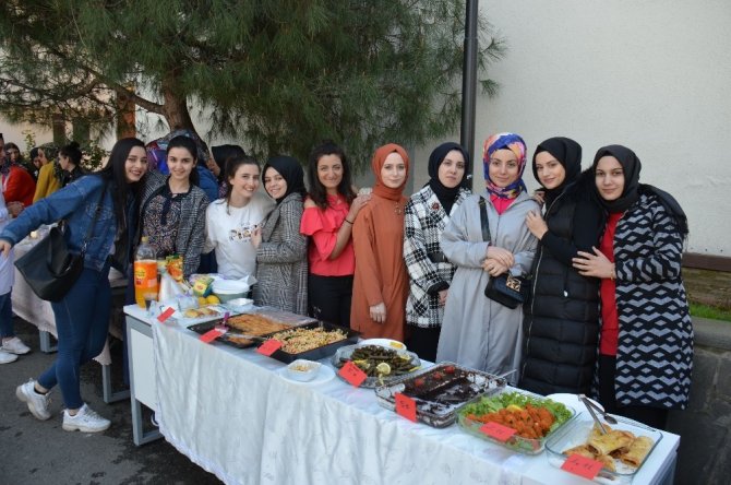 Avrasya Üniversitesi Öğrencilerinden Anlamlı Kermes